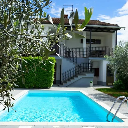 Leon With Private Pool Villa